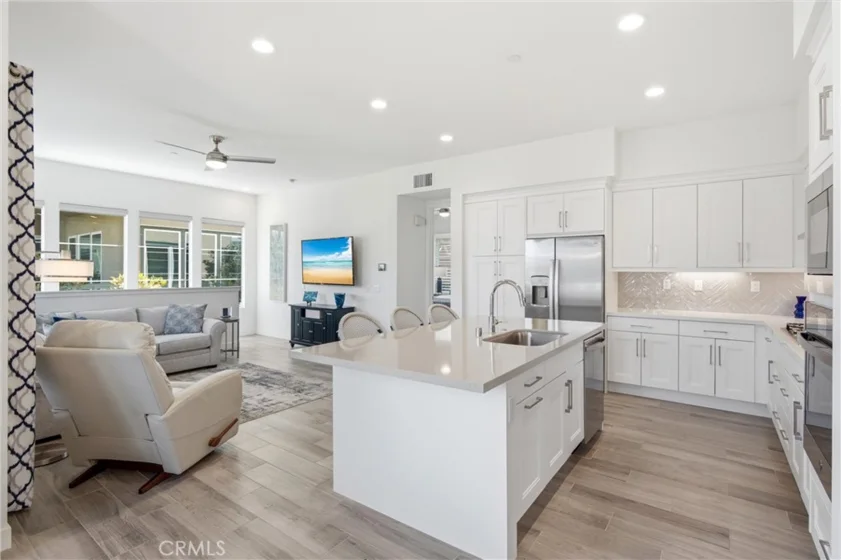 1313 Doheny photo 5