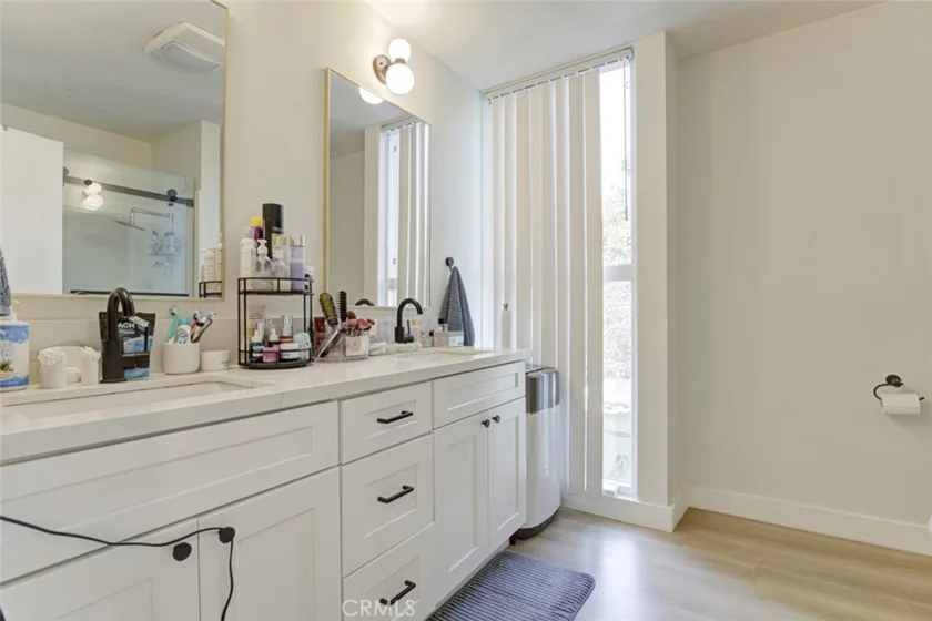 5411 Tyrone Avenue #203 photo 29
