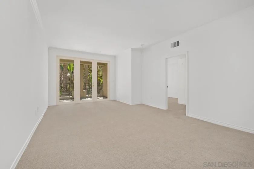 2253 Martin #220 photo 15