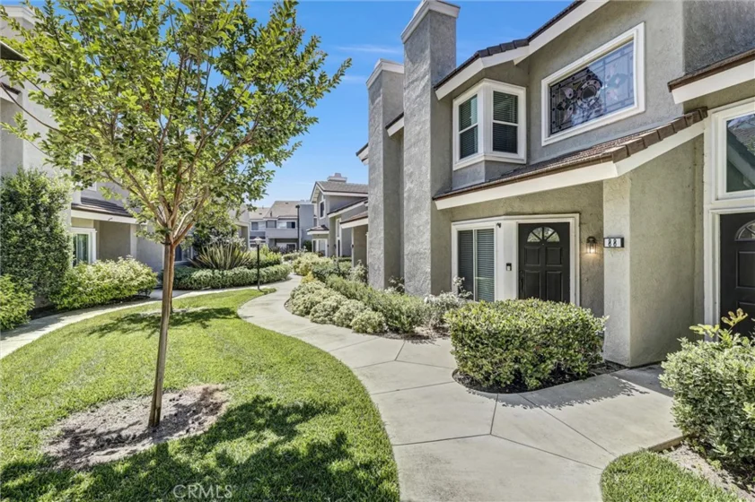 88 Greenmoor photo 1