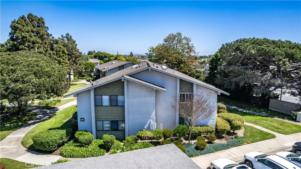 19-G Van Ness Court photo 1