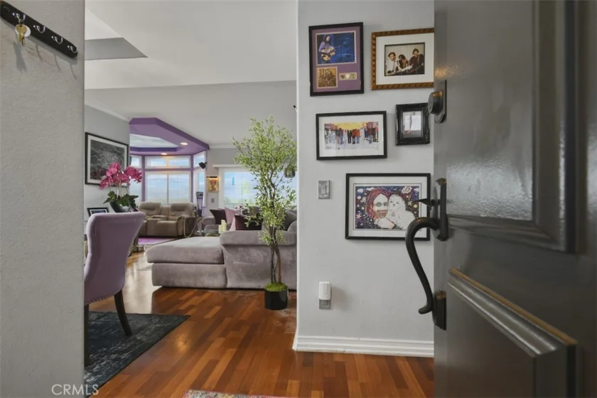 4455 Hazeltine #208 photo 2