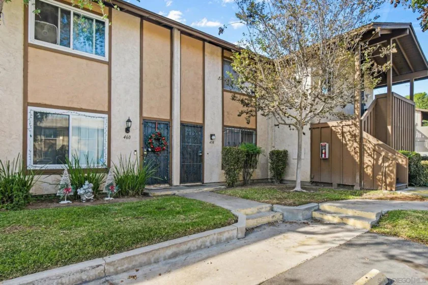 458 Ridgeway Court photo 1