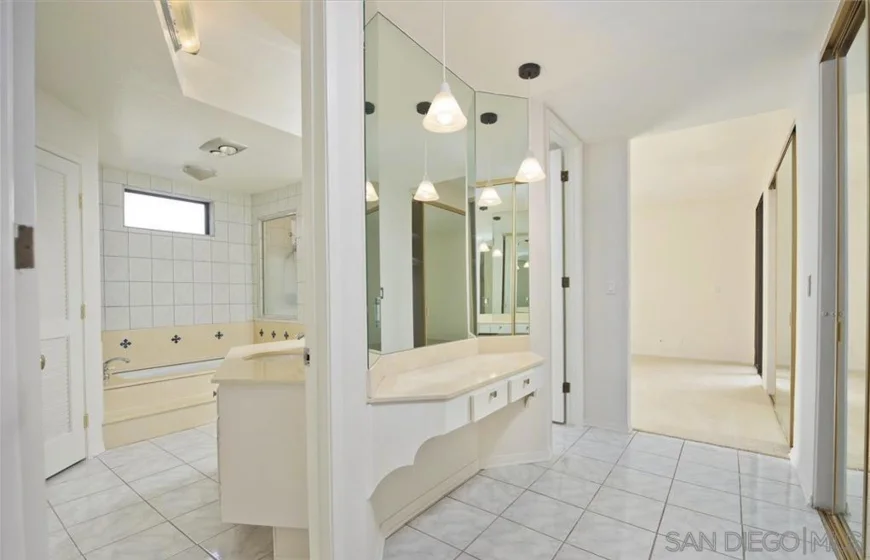 5340 Yarmouth Avenue #205 photo 21