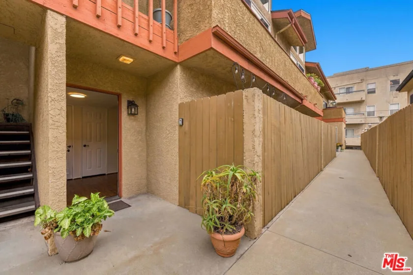 11918 Avon Way #102 photo 4