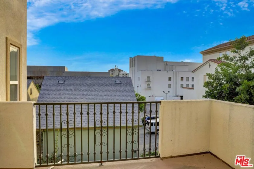 630 E Walnut Street photo 18