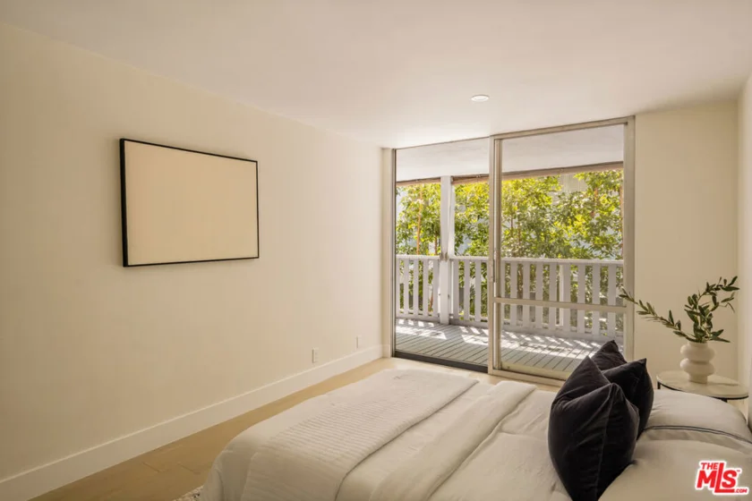 848 N Kings Road #208 photo 27