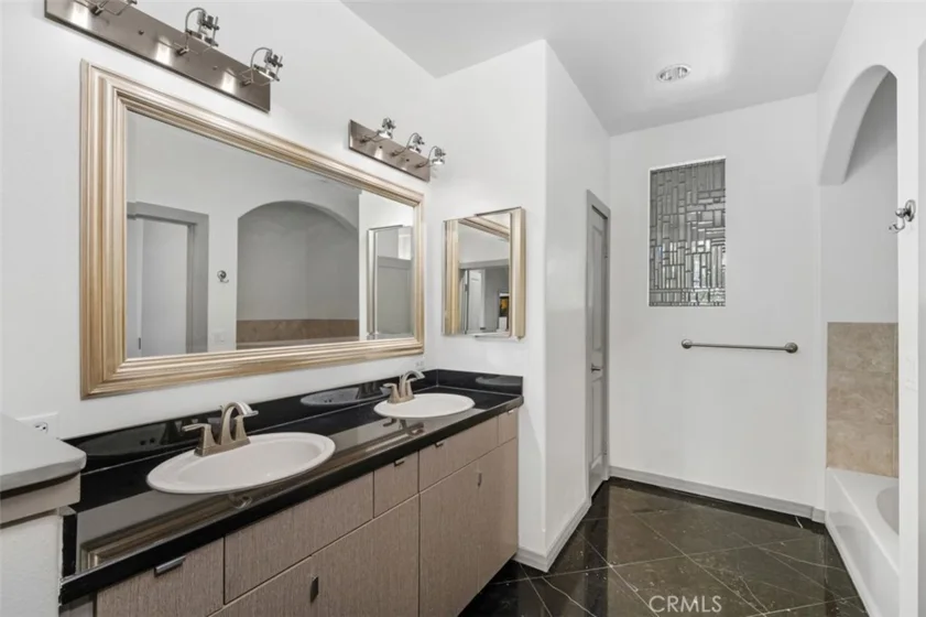 840 E Green #305 photo 10