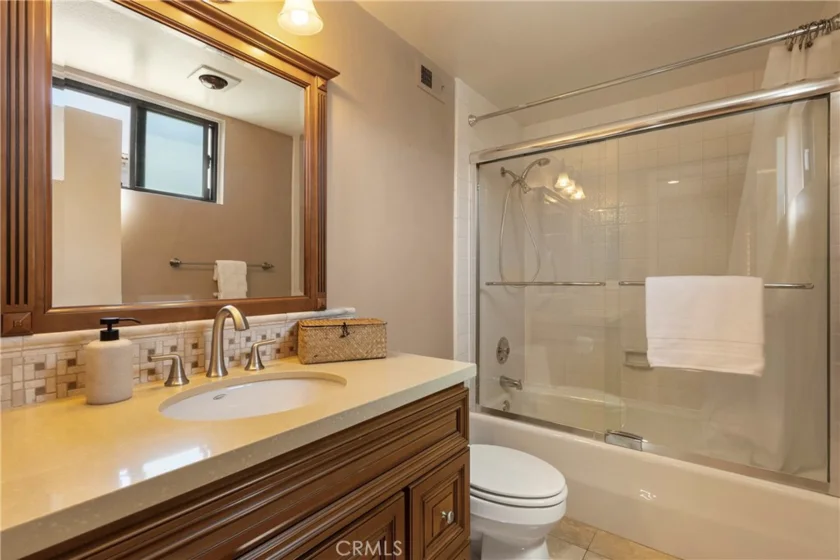 4444 Wilshire #102 photo 30