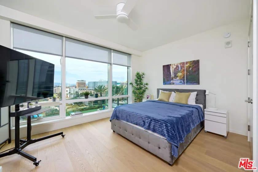 877 S Francisco Street #1220 photo 2