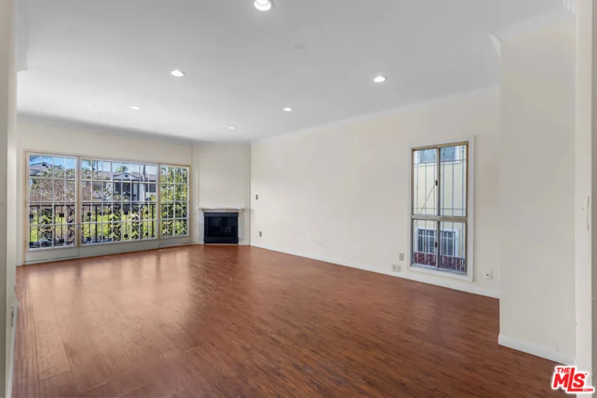 822 S Windsor Boulevard #102 photo 36
