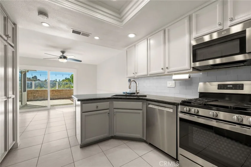 22262 Summit Hill photo 9