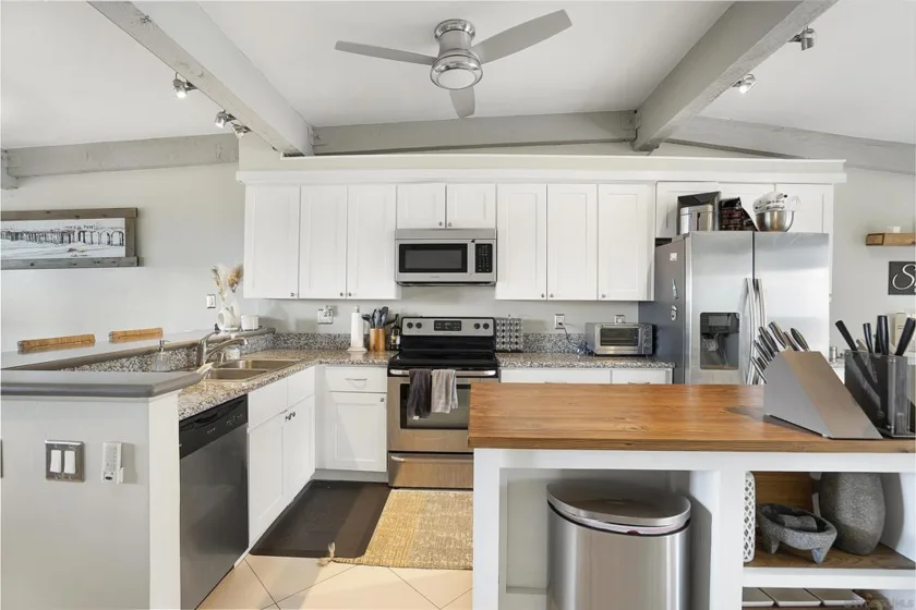 2311 Caringa Way photo 12