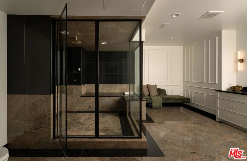 10724 Wilshire Boulevard #1501 photo 23