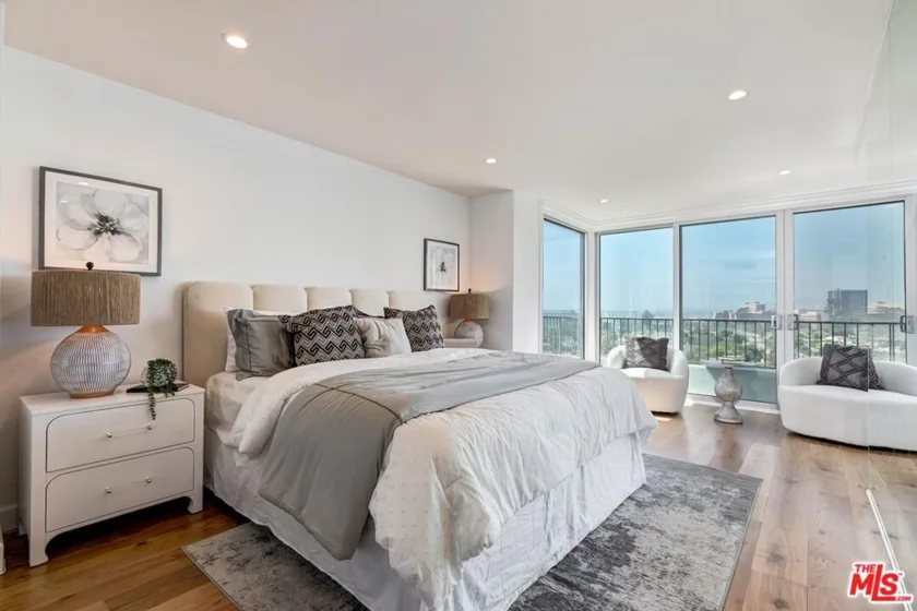 10501 Wilshire Boulevard #1810 photo 28