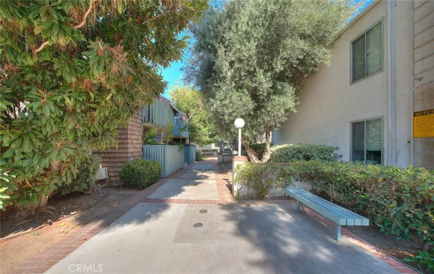 5700 Etiwanda #212 photo 3
