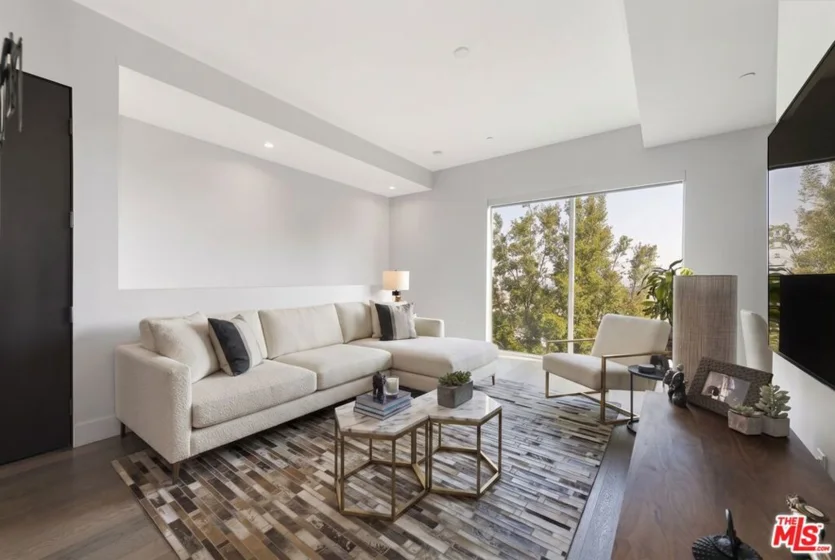 1345 Havenhurst Drive #15 photo 6