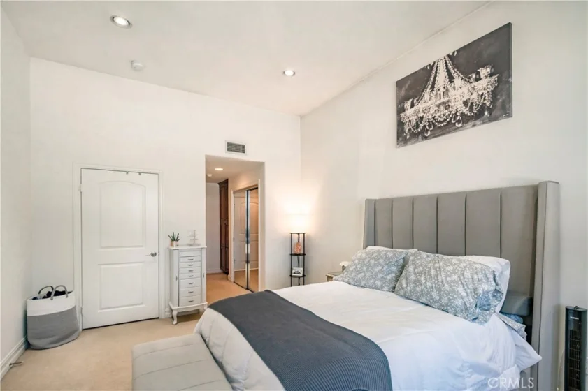14242 Burbank #307 photo 17