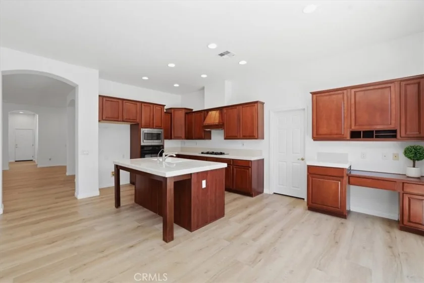26757 Queen Court photo 5