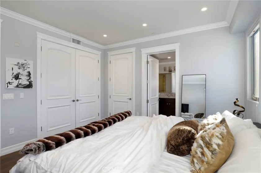 1644 S Bentley Avenue #401 photo 17