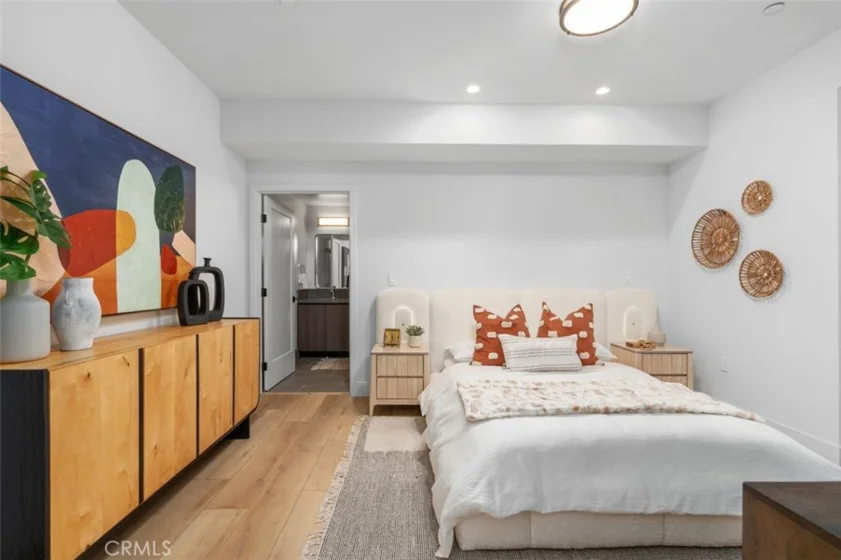 150 S Oak Knoll #202 photo 31