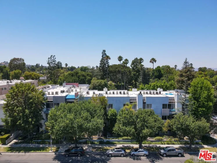 5151 Balboa Boulevard #303 photo 1