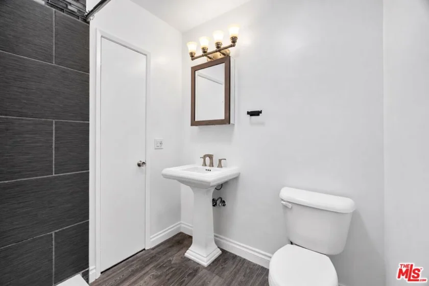 6160 Whitsett Avenue #10 photo 19