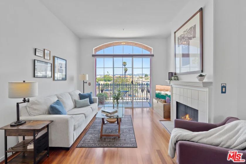1522 S Saltair Avenue #304 photo 15