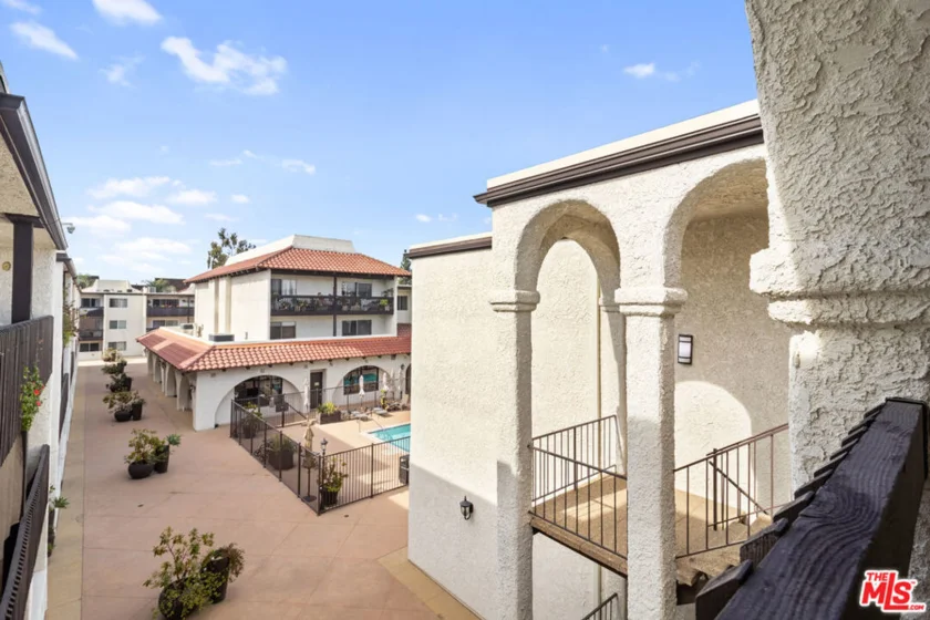 5334 Lindley Avenue #340 photo 4