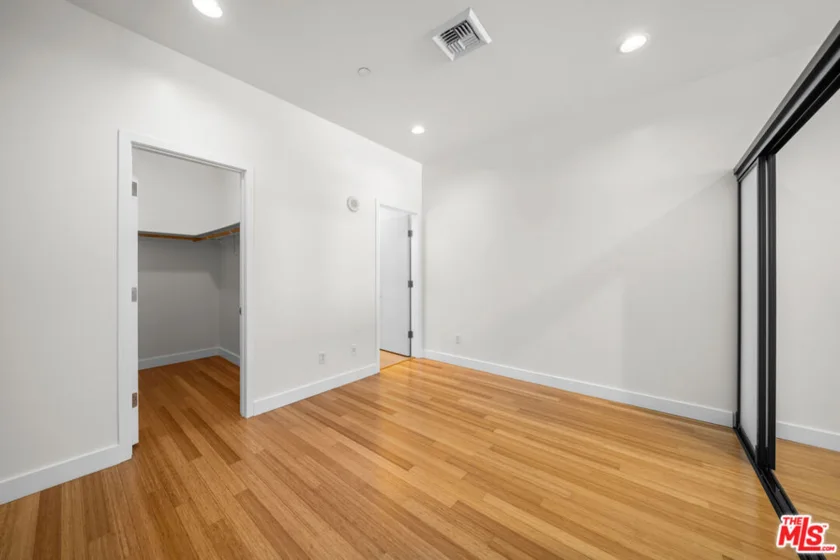 3810 Wilshire Boulevard #1801 photo 6
