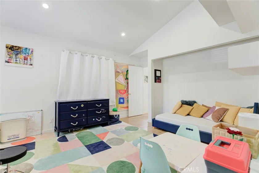 6847 Haskell Avenue #1 photo 26