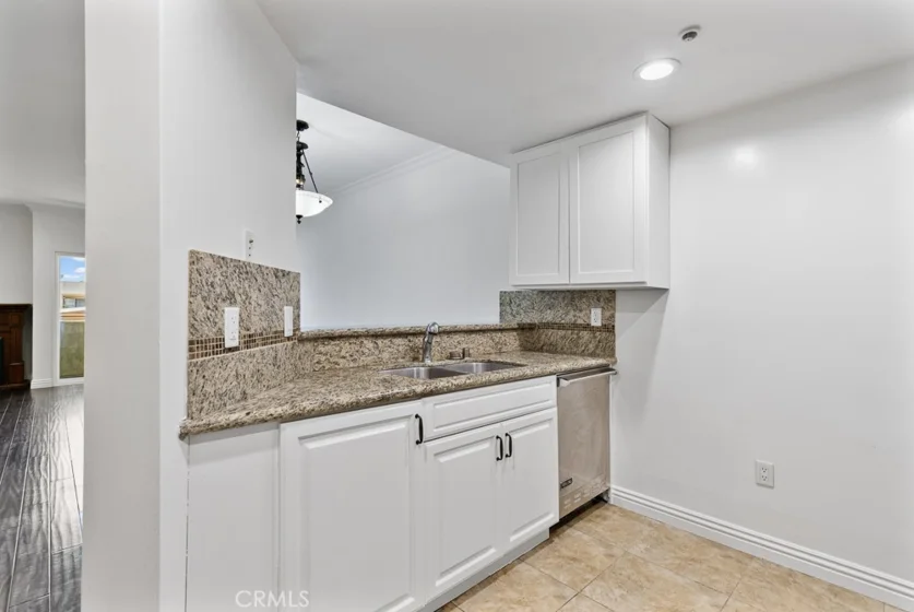908 S Ardmore Avenue #304 photo 30
