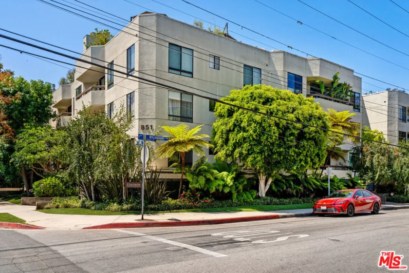 851 N Kings Road #102 photo 27