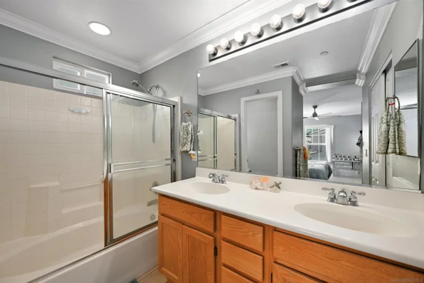 254 Aurora photo 14