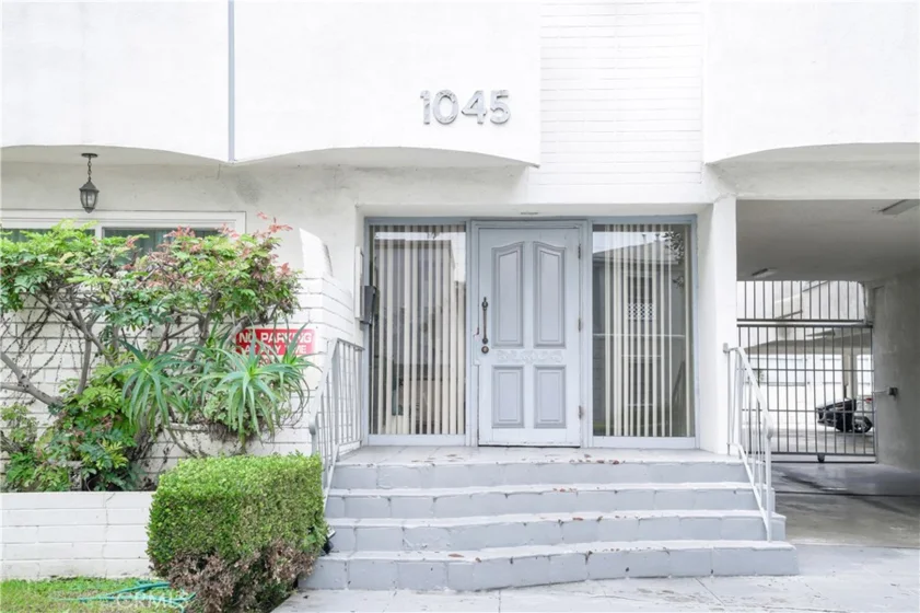 1045 S Bedford #3 photo 17
