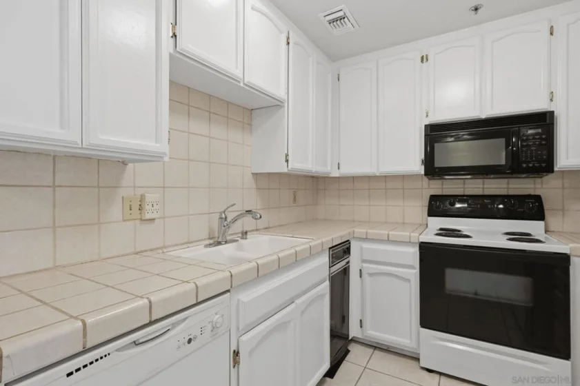 5649 Lake Park #301 photo 20