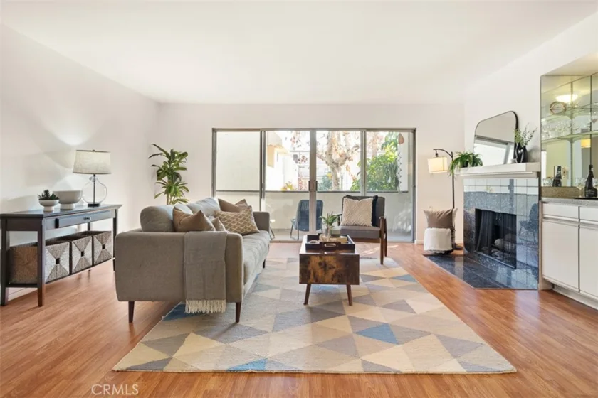 5440 Lindley Avenue #209 photo 1