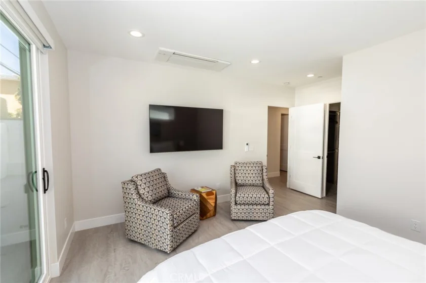 140 W Canada #b photo 15