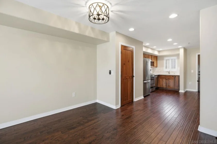 801 W Hawthorn #406 photo 12