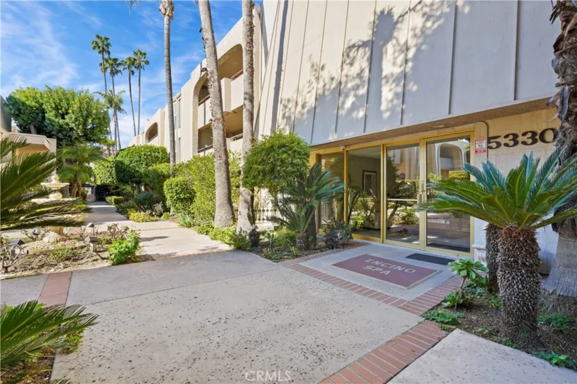5330 Lindley #209 photo 2