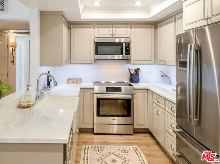 2385 Roscomare Road #D3 photo 17