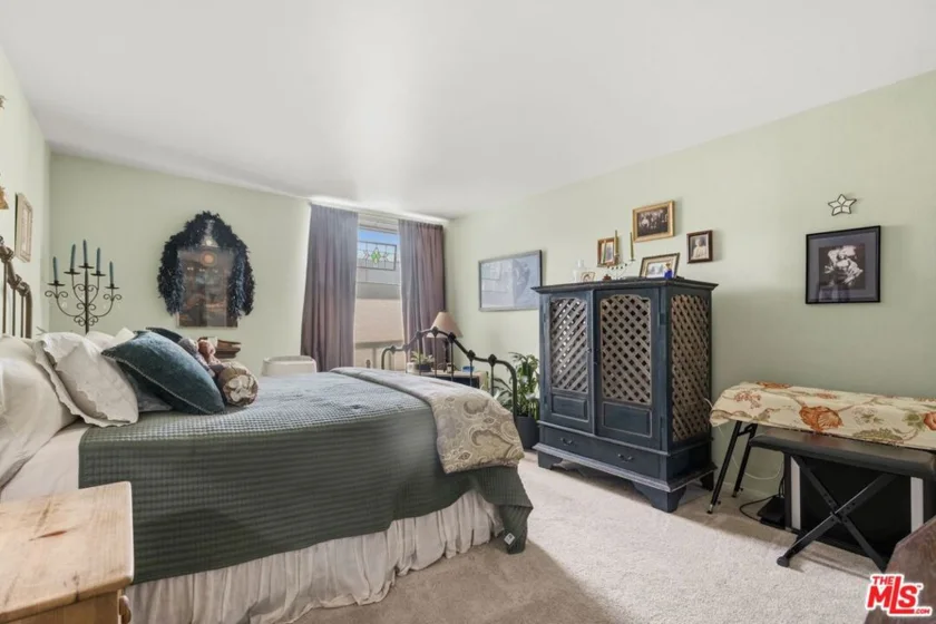 906 N Doheny Drive #221 photo 15
