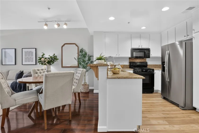 160 S Hudson Avenue #111 photo 15