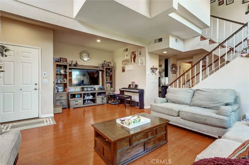 6323 Reseda #1 photo 2