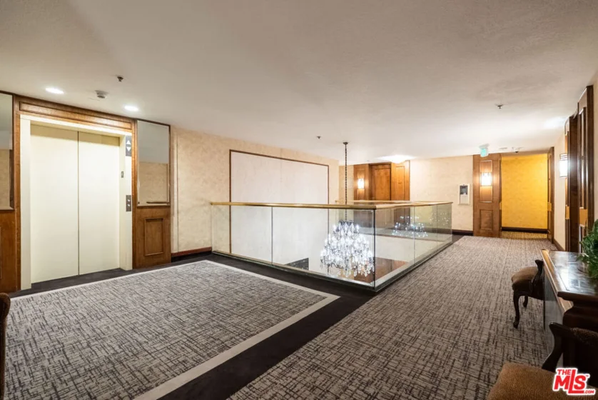 121 S Hope Street #417 photo 34