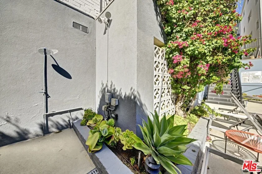 7560 Hollywood Boulevard #106 photo 33