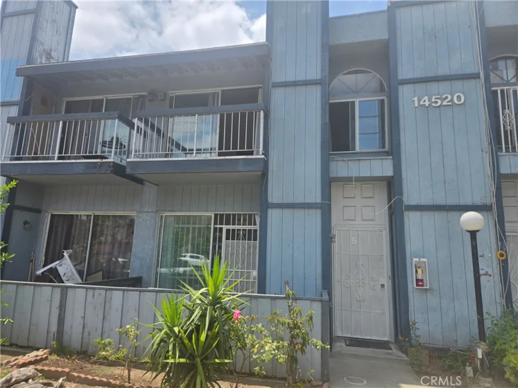 14520 Plummer #5 photo 3