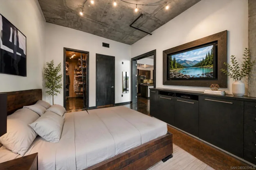 1050 Island #211 photo 3