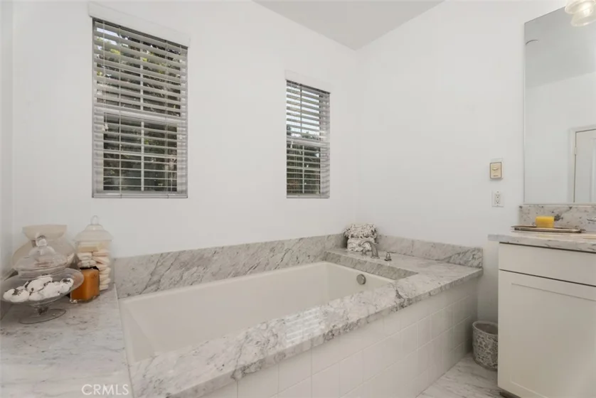 1487 Montgomery photo 24