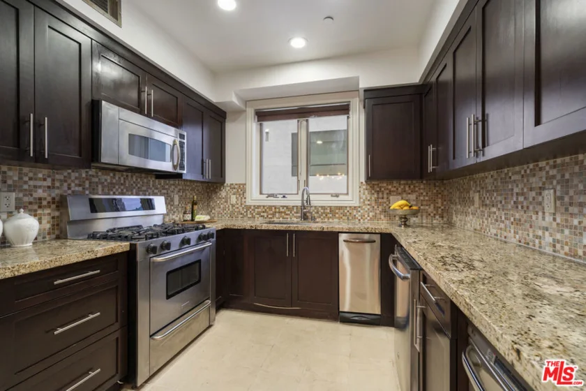 5057 Maplewood Avenue #202 photo 10